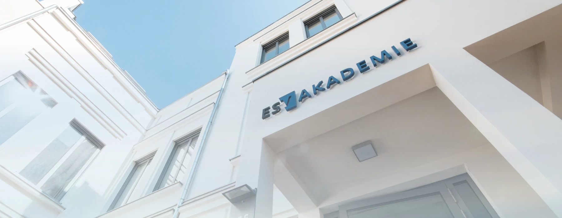 Außenansicht der ESV-Akademie in Berlin – Anbieter von Fortbildungen in Recht, Steuern, Management, Wirtschaft und Betriebssicherheit