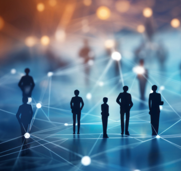 Vernetzte Personen-Silhouetten in einem digitalen Netzwerk als Symbol für strategische Kooperationen, Partnerschaften und Zusammenarbeit